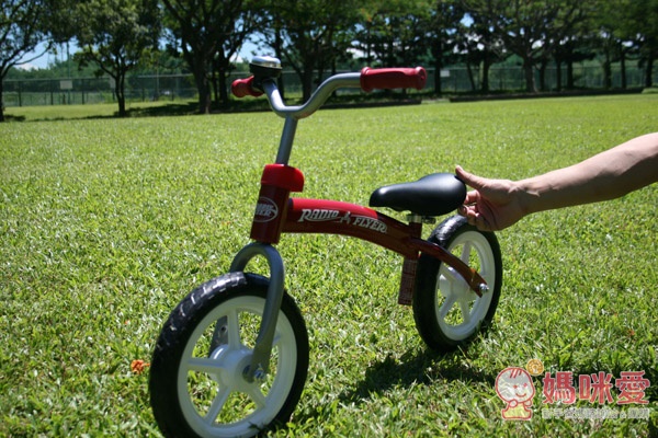 《美國百年品牌 Radio Flyer》4-in-1三輪推車 / 滑步三輪車 / 平衡車