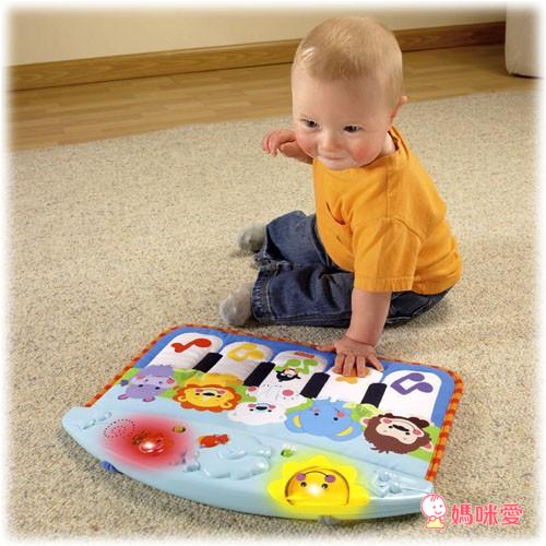 《Fisher-Price 費雪》床頭兩用音樂投射聲光吊鈴+踢踢腳小鋼琴+小猴子手推車玩具+長頸鹿音樂玩具