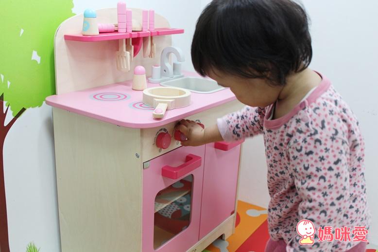 《德國Hape》優質無毒木製玩具 (前100名購買粉色廚台，廠商加碼送Hape木製萬花筒)