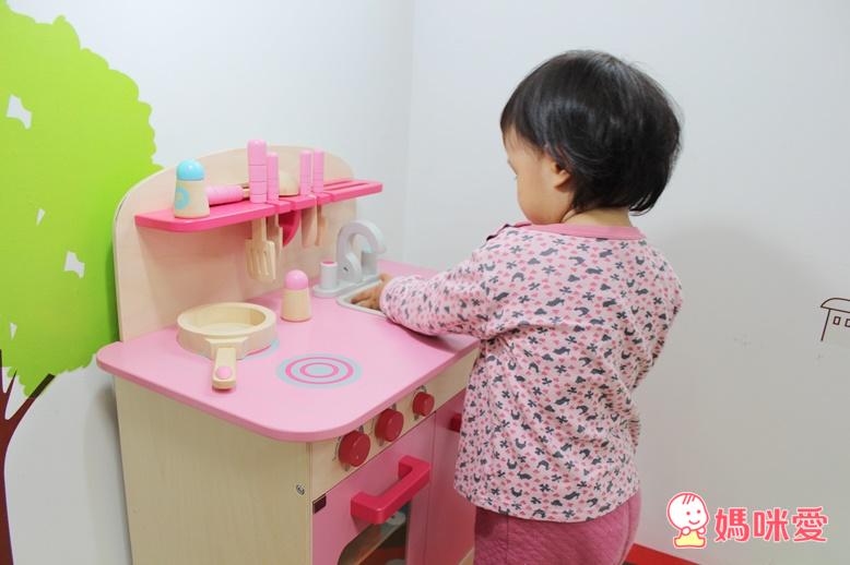 《德國Hape》優質無毒木製玩具 (前100名購買粉色廚台，廠商加碼送Hape木製萬花筒)