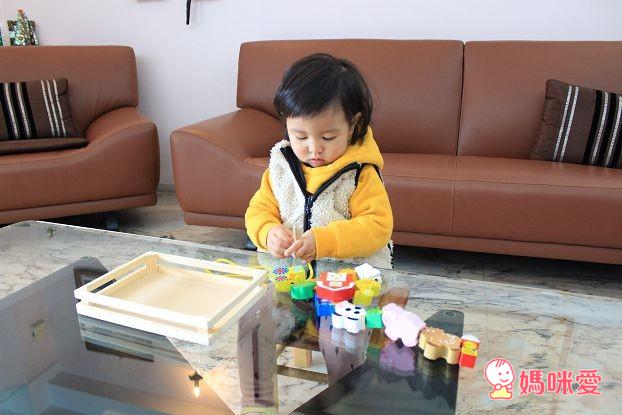 【法國DJECO】小童款 手作風質感木玩。【美國ALEX】小手鈕釦拼拼樂 / 小手穿線樂