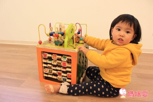 B.Toys 小丑動物園