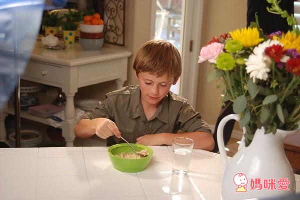 寶寶呷飯好幫手》Calibowl防漏碗 / Summer Infant餐墊 / 德國不鏽鋼湯匙