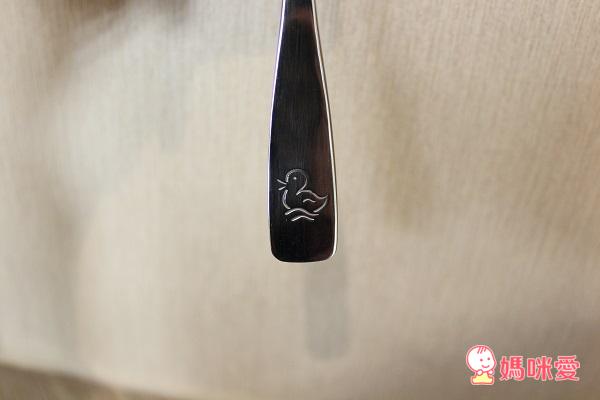 (新色加入!)美國Thinkbaby無毒不鏽鋼兒童餐具組 / 德國不鏽鋼歪頭小鴨湯匙