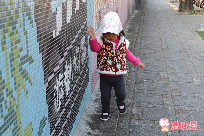 《韓國Kinderspel》可雙面穿戴遮陽帽 / 寬頭柔軟學步鞋 / 造型防水圍兜 / 圍兜領巾