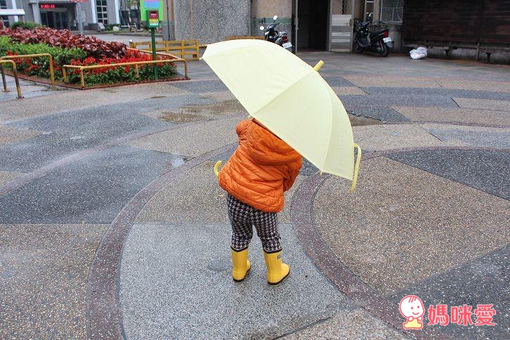 英國JoJo Maman Bebe》時尚繽紛。好搭配 兒童雨鞋