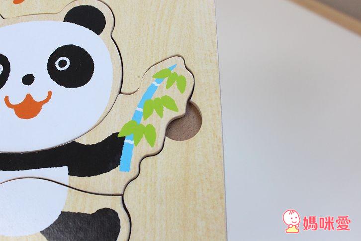 日本製的【木質拼圖書】，是很適合這年紀寶寶的玩具哦！這款拼圖書在日本、台灣都很夯、詢問度也很高，已經加開好幾團啦