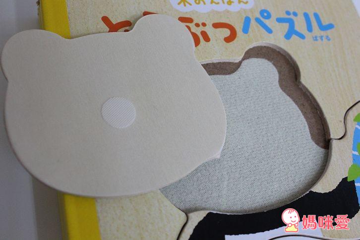 日本製的【木質拼圖書】，是很適合這年紀寶寶的玩具哦！這款拼圖書在日本、台灣都很夯、詢問度也很高，已經加開好幾團啦