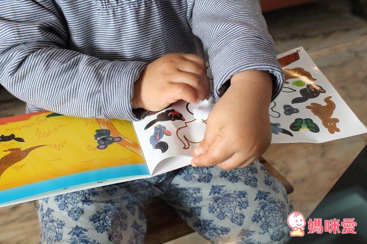 日本LIEBAM 好攜帶、好好玩、可貼可畫 遊戲貼紙書