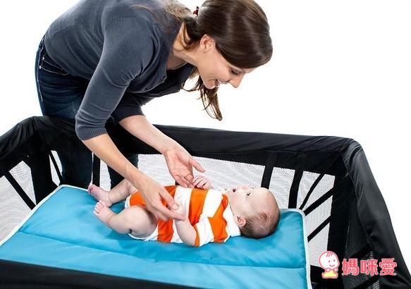 【媽咪愛♥獨家首賣】4moms 遊戲床(嬰兒網床) 單手即搞定遊戲床的展開及收納