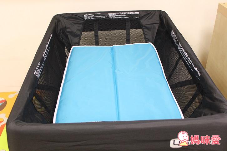 【媽咪愛♥獨家首賣】4moms 遊戲床(嬰兒網床)   單手即搞定遊戲床的展開及收納  