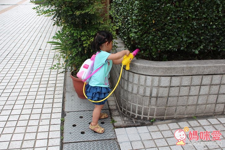 《戶外好好玩》韓國 造型手持水槍 / 卡通造型水槍背包 / 安全無毒 吹泡泡組