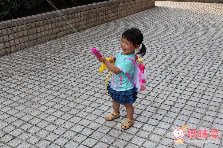 《戶外好好玩》韓國 造型手持水槍 / 卡通造型水槍背包 / 安全無毒 吹泡泡組