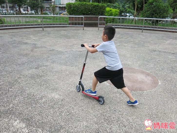 《美國百年品牌 Radio Flyer》滑板車 / 4 in 1三輪推車 / 領航者平衡車