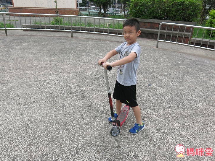 《美國百年品牌 Radio Flyer》滑板車 / 4 in 1三輪推車 / 領航者平衡車