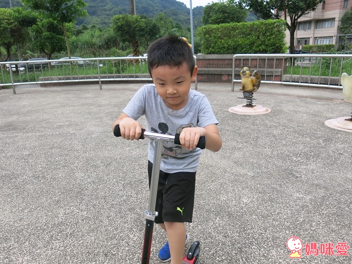 《美國百年品牌 Radio Flyer》滑板車 / 4 in 1三輪推車 / 領航者平衡車
