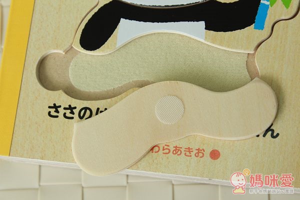 每塊拼圖都有魔鬼氈設計，不易掉落