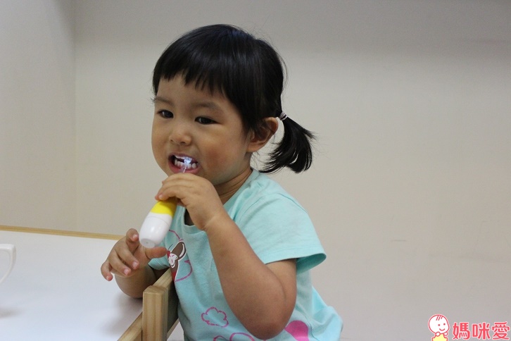 Brush-baby 電動牙刷