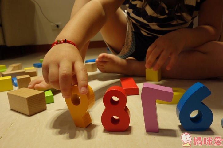 《德國 Hape》小童玩具無毒木製竹子玩具 / 積木 / 迷宮 / 字母拼圖(2歲以上適用)