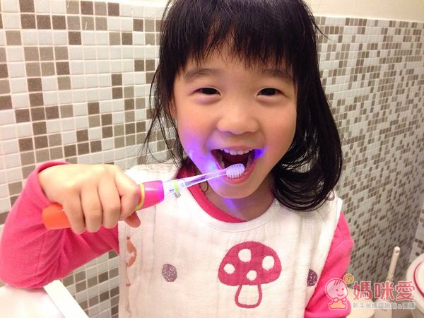 嬰幼兒聲波電動牙刷