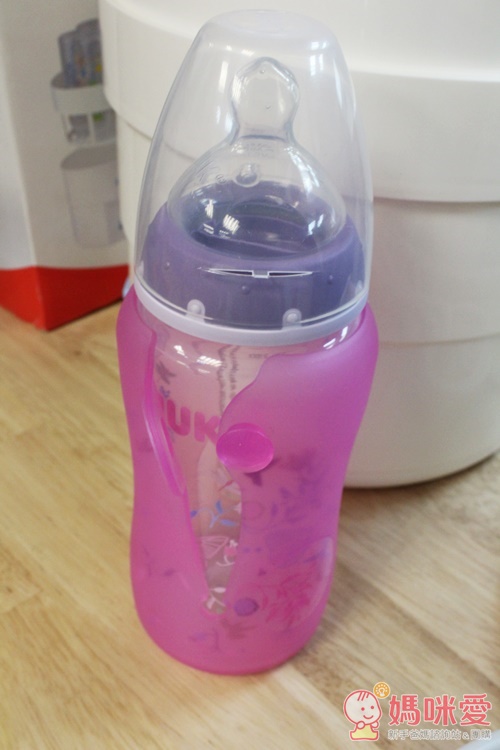 NUK奶瓶