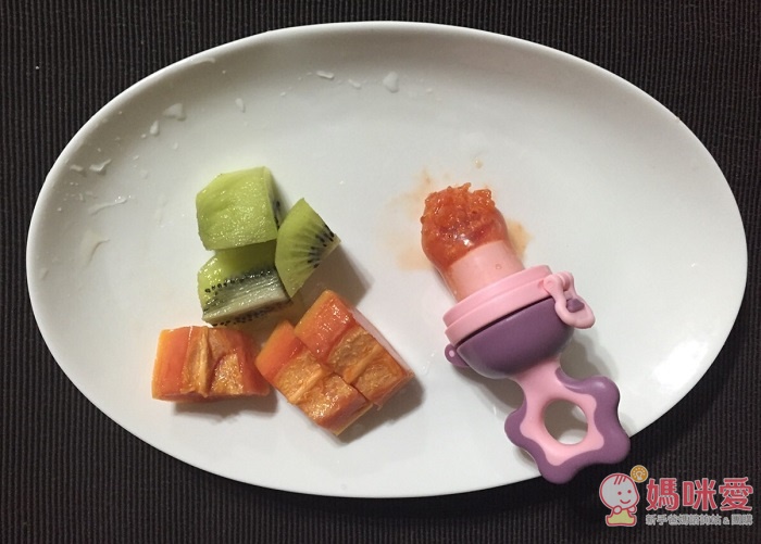 【寶寶愛吃】Sassy 外出咬咬水果棒/ 3 IN 1吸盤碗 / 寶寶湯匙