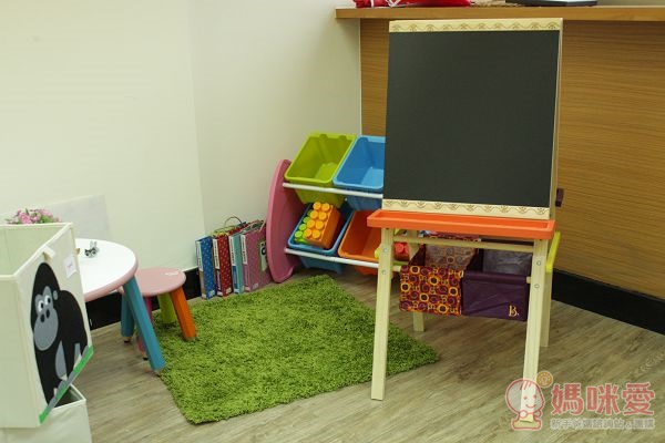 B.toys 伊索木畫架