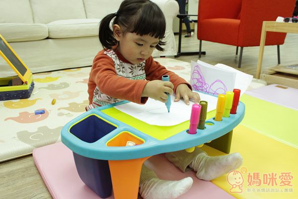 B.toys 咻咻藝術工作站 