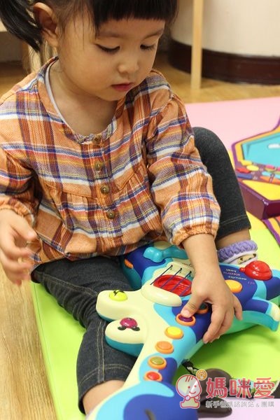 B.toys 獵犬小吉他