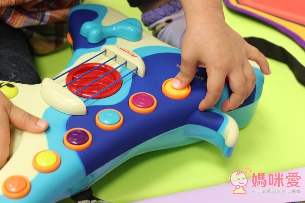 B.toys 獵犬小吉他