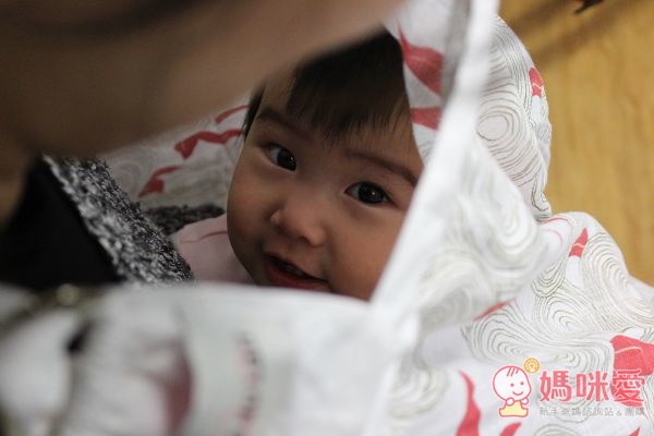美國 Baby au lait 時尚哺乳巾