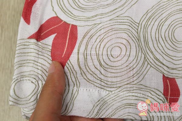 Muslin棉紗款,特殊織法,比其他款都還來得透氣(看得出來布的隙縫空間較大些)。