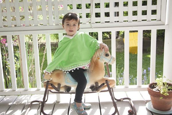 【預購至12/9】《美國純手工 Peri斗篷》化身冬日小精靈