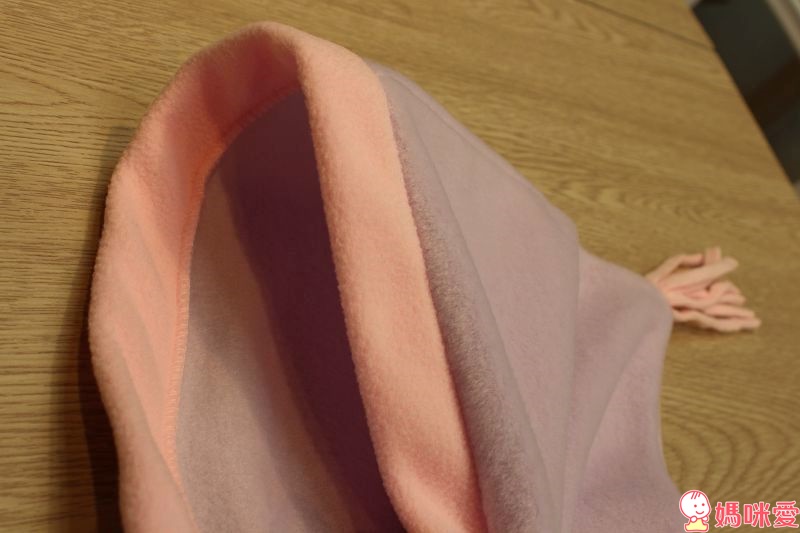 【預購至12/9】《美國純手工 Peri斗篷》化身冬日小精靈