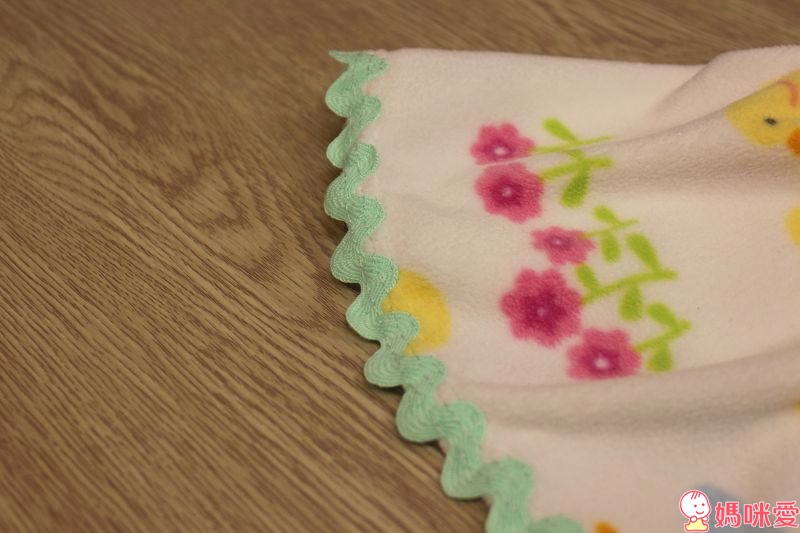 【預購至12/9】《美國純手工 Peri斗篷》化身冬日小精靈