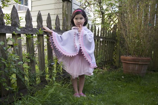 【預購至12/9】《美國純手工 Peri斗篷》化身冬日小精靈