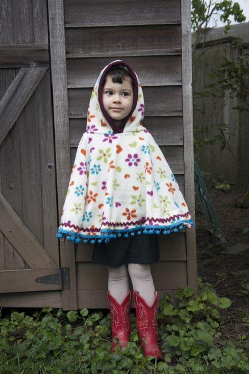 【預購至12/9】《美國純手工 Peri斗篷》化身冬日小精靈