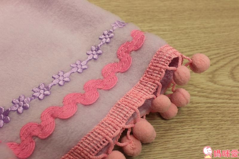 【預購至12/9】《美國純手工 Peri斗篷》化身冬日小精靈