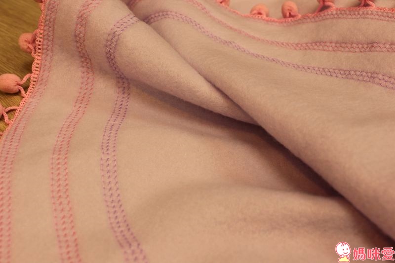 【預購至12/9】《美國純手工 Peri斗篷》化身冬日小精靈