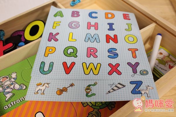ABC英文百寶箱還有英文貼紙和單字貼紙可以玩喲