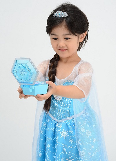 【預購團】《冰雪奇緣》吹起兒童界的公主風 餐具組 / 行李箱 / 創意珠珠盤 / 音樂盒 