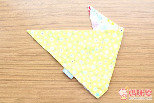 扣扣兜是兩面的設計,可以隨衣服搭配變換