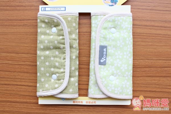 YUDA口水巾是雙面的，一組兩入