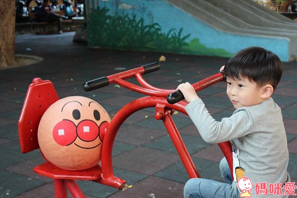 【預購團】麵包超人玩具團》兒童相機 / 捕蟲磁鐵書 / 貼紙書 / 玩具收納箱 /超大彈力球