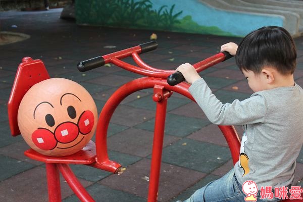 【預購團】麵包超人玩具團》兒童相機 / 捕蟲磁鐵書 / 貼紙書 / 玩具收納箱 /超大彈力球