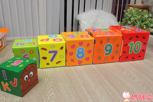 【預購團】麵包超人玩具團》兒童相機 / 捕蟲磁鐵書 / 貼紙書 / 玩具收納箱 /超大彈力球