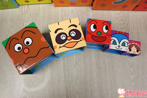 【預購團】麵包超人玩具團》兒童相機 / 捕蟲磁鐵書 / 貼紙書 / 玩具收納箱 /超大彈力球
