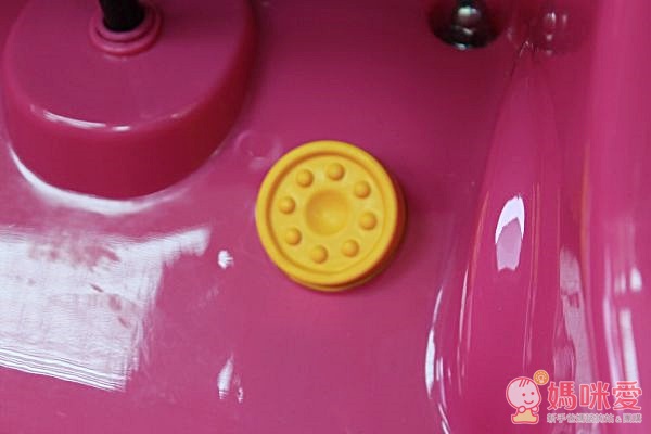 Hello Kitty 兒童電動車