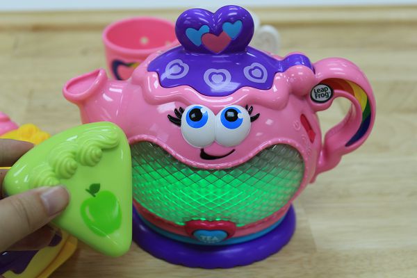 《美國Leap Frog》互動玩具 閱讀小狗 / 創意小相機 / 歡樂學習農場 / 扮家家酒組