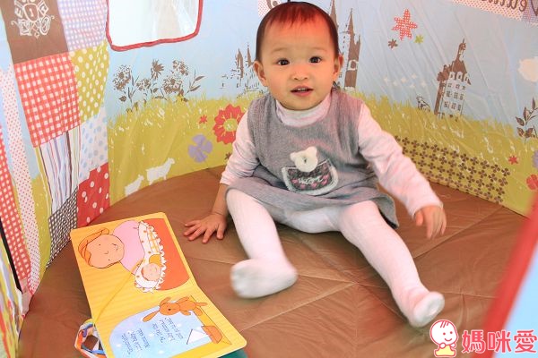 來自美國「innovativeKids」的寶寶吊飾互動故事書、寶寶禮儀書和方塊厚紙書塔，特別為學齡前小童而設計